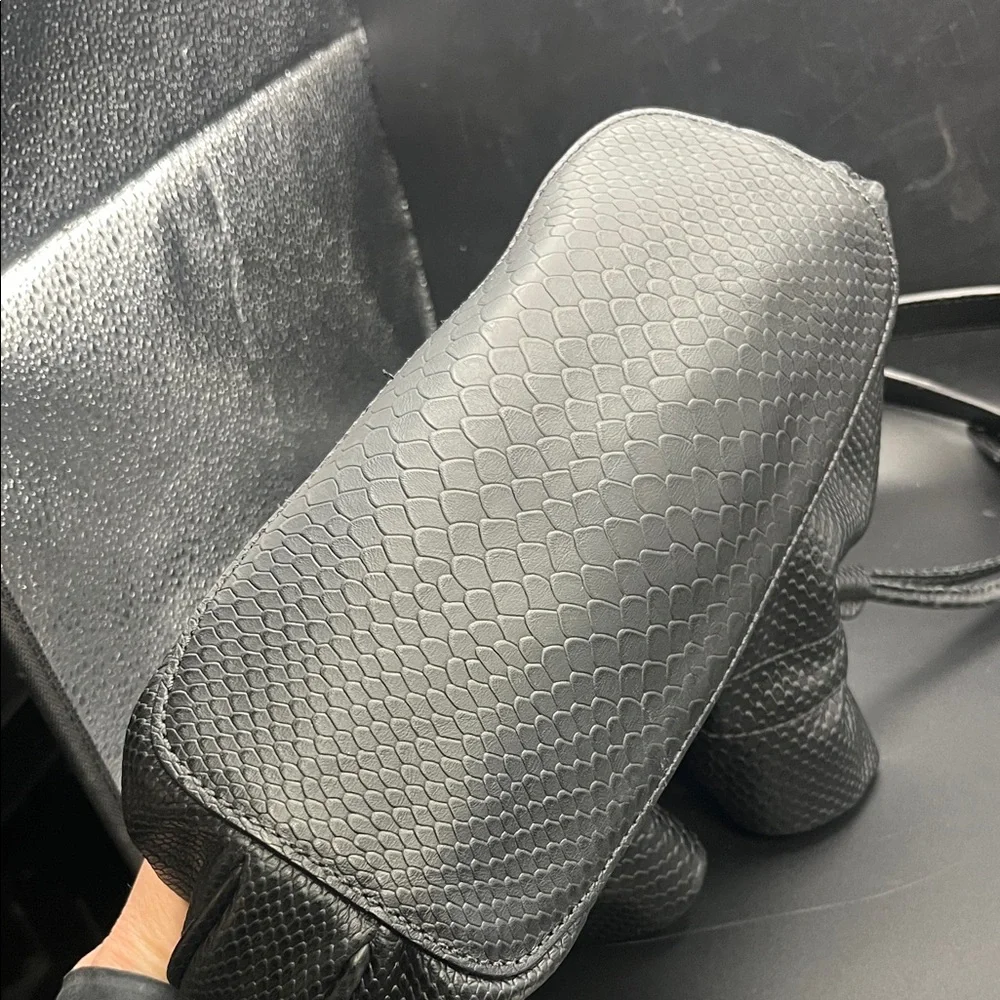 Cole Haan crossbody - Picture 7 of 8